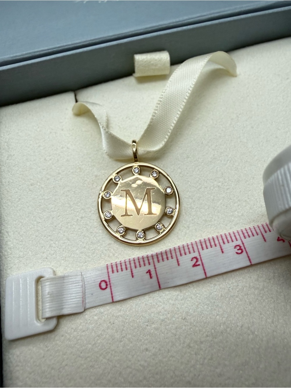 14k gold Initial ‘M’ pendant - Picture 4 of 6